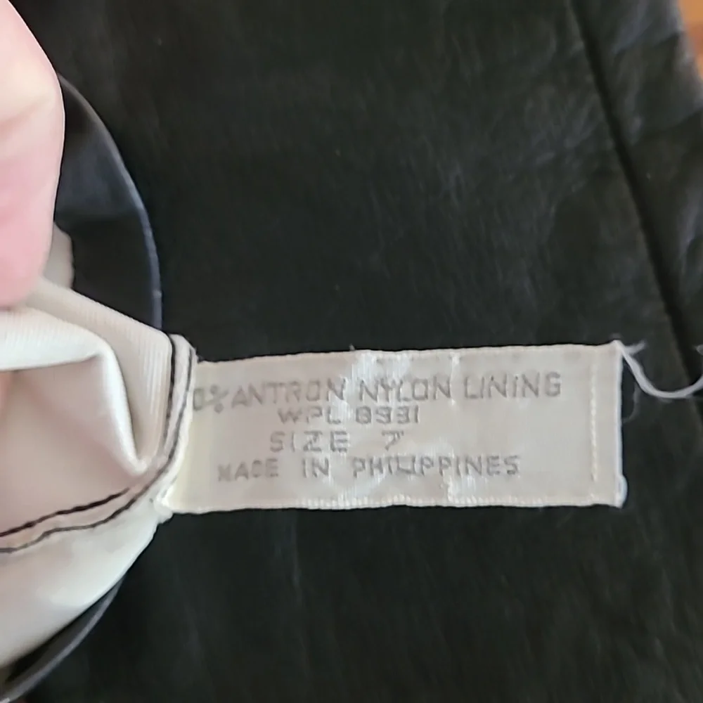 VINTAGE GLOVES GROUP OF FIVE - Picture 15 of 15